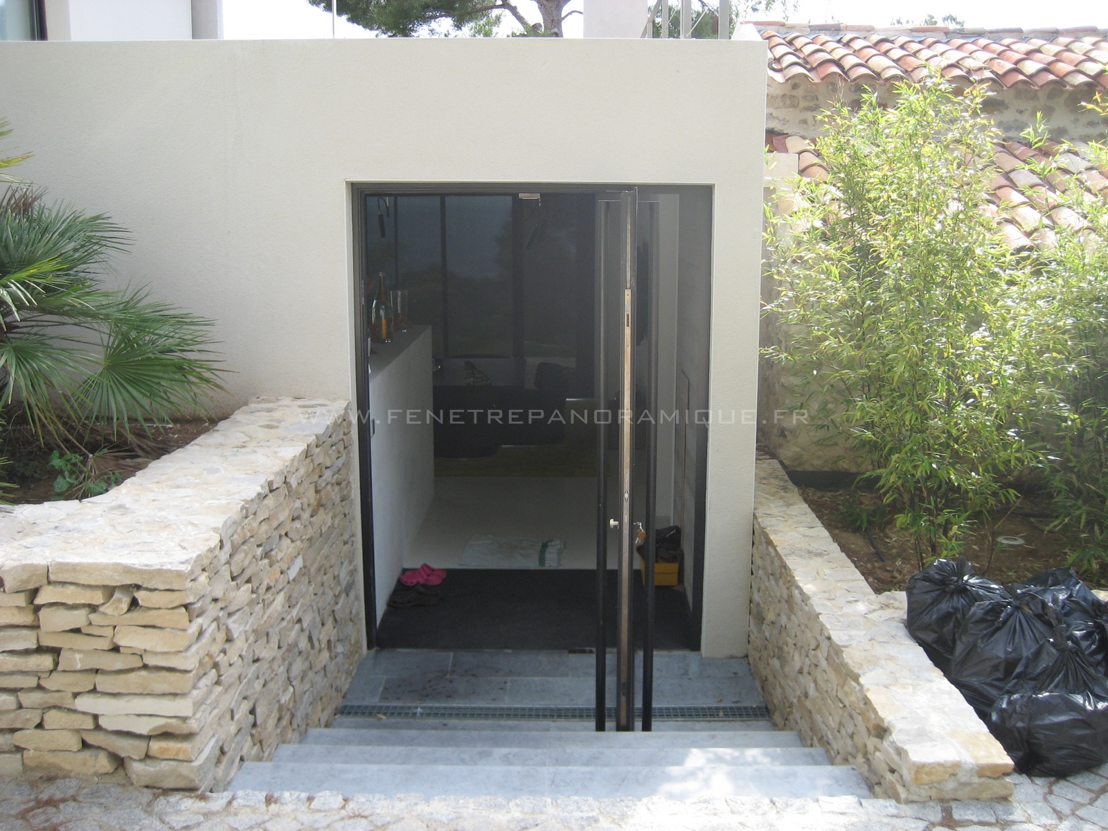 Fabrication de portes repliables en acier sur mesure  proche d'Arles et Camargue