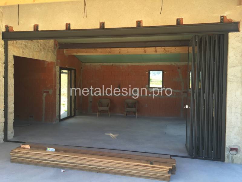 Fabrication de baie vitrée pour pool house dans le Vaucluse