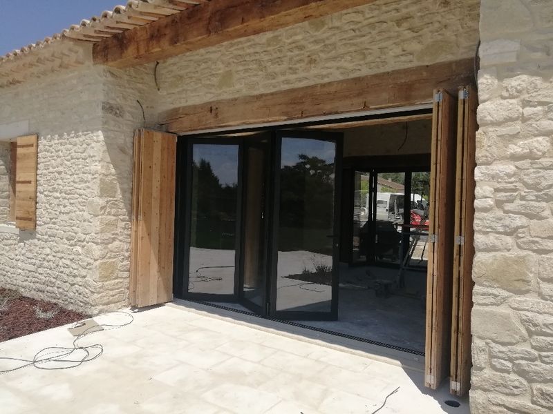 Fermeture partielle d'une porte repliable dans le vaucluse 84