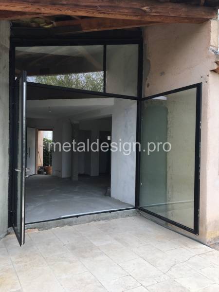 Transformation d'une grange en habitation en gardant les grandes ouverture à Eguilles 13