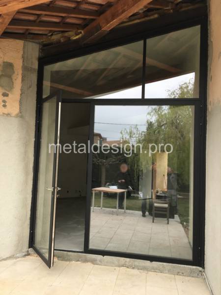 Transformation d'une grange en habitation en gardant les grandes ouverture à Eguilles 13