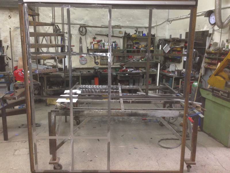 Fabrication d'une cloison vitrée en acier sur mesure proche de Salon de Provence