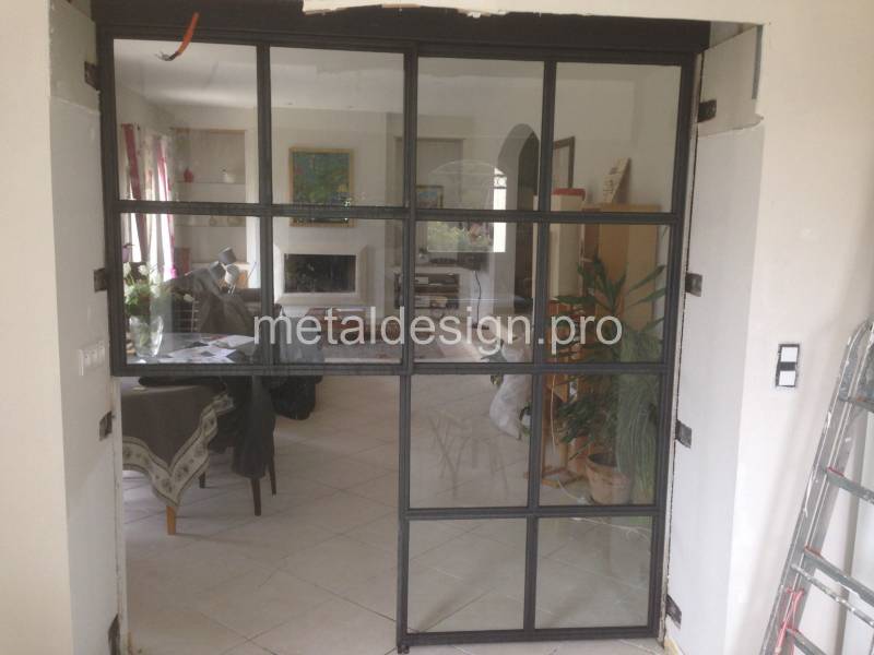 Installation d'une cloison en acier vitré proche d'Aix en Provence