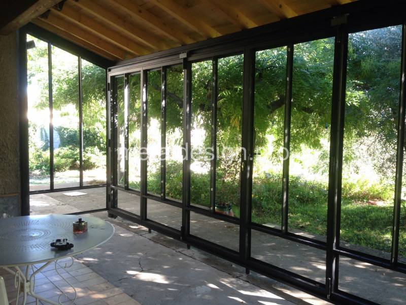 Transformation d'une terrasse en pièce à vivre en posant une véranda proche de Salon-de-Provence