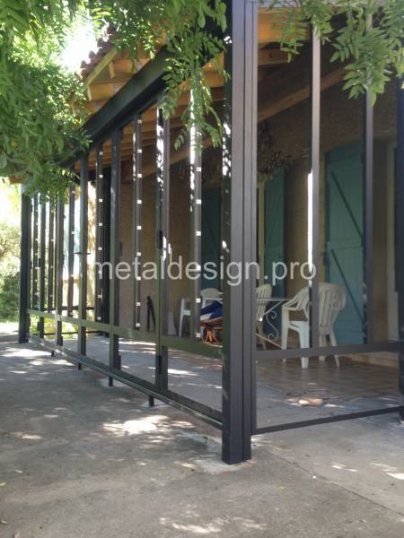 Transformation d'une terrasse en pièce à vivre en posant une véranda proche de Salon-de-Provence