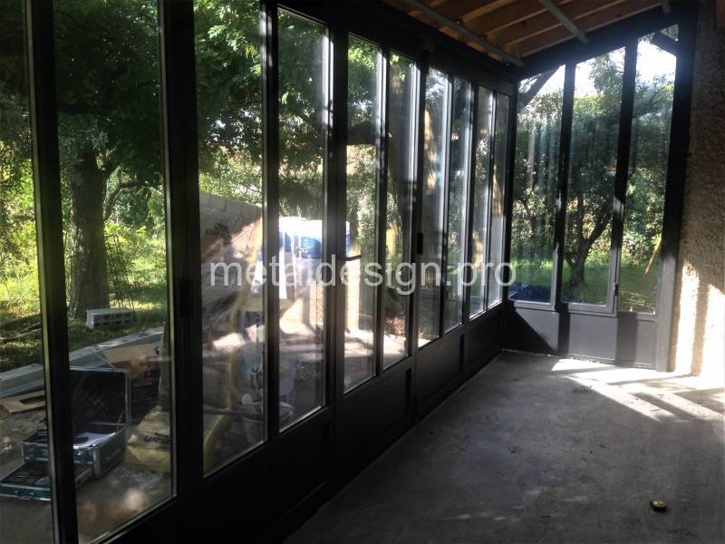 Transformation d'une terrasse en pièce à vivre en posant une véranda proche de Salon-de-Provence