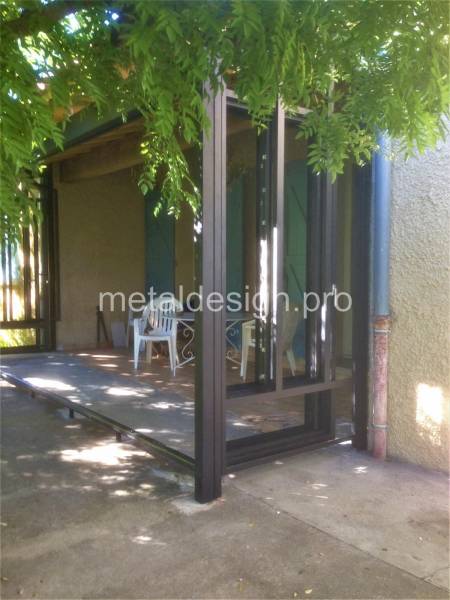 Transformation d'une terrasse en pièce à vivre en posant une véranda proche de Salon-de-Provence