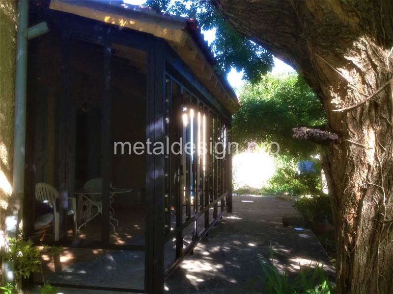 Transformation d'une terrasse en pièce à vivre en posant une véranda proche de Salon-de-Provence