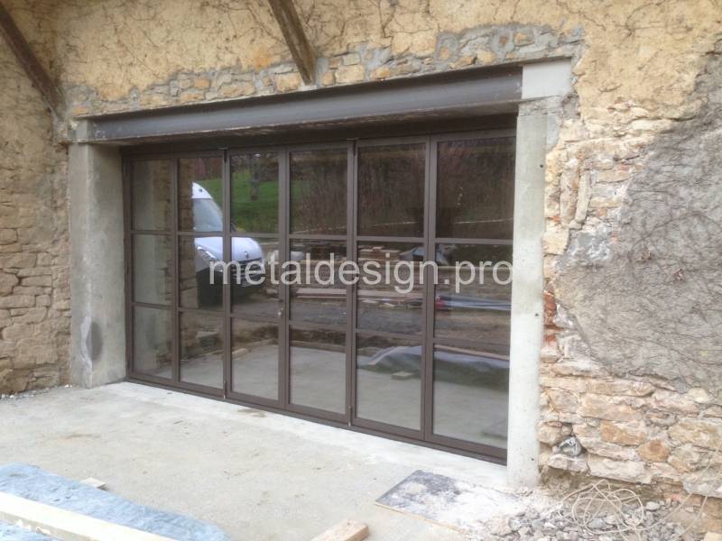 Fabrication d'une verrière accordéon en acier sur mesure dans le Jura