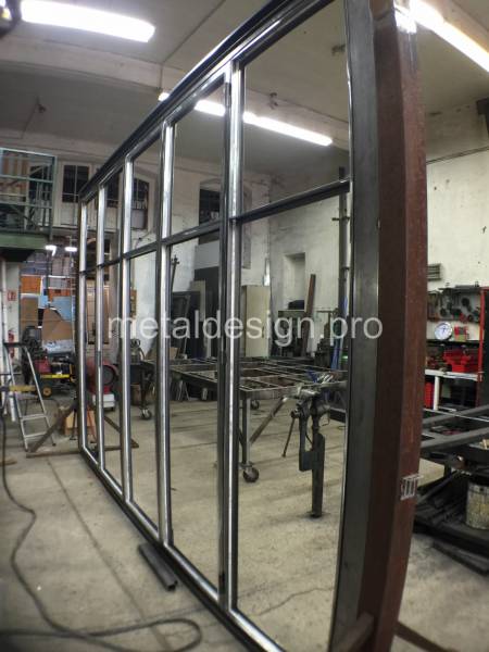 Cloison en baie vitrée accordéon dans l'atelier de Salon-de-Provence