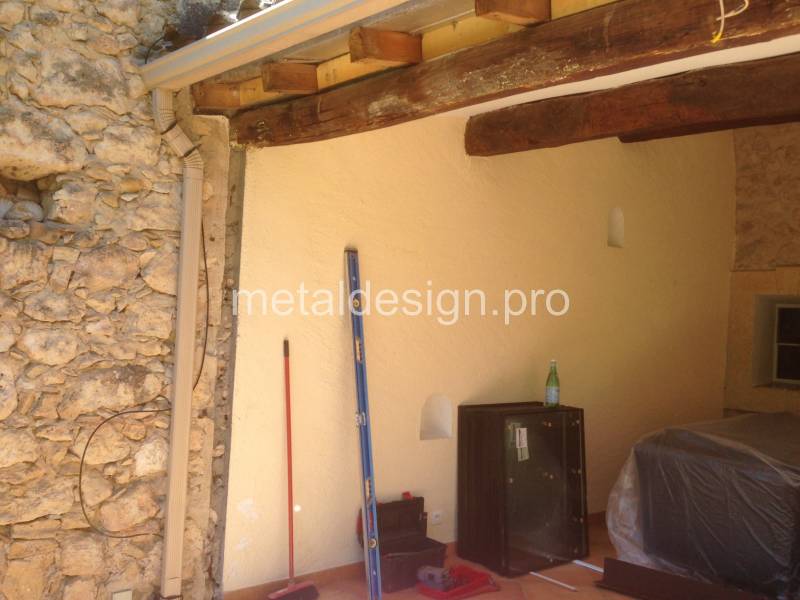 Démontage d'une ancienne baie vitrée pour remplacer par une baie acier haut de gamme