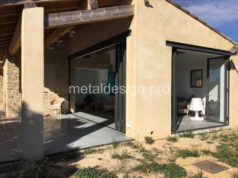 Pool house avec baie vitrée accordéon