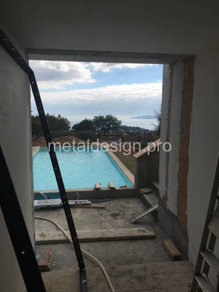 Fermeture d'une ouverture par un fixe pour vue sur jardin