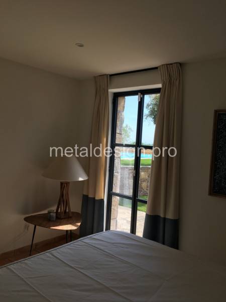 Porte fenêtre acier