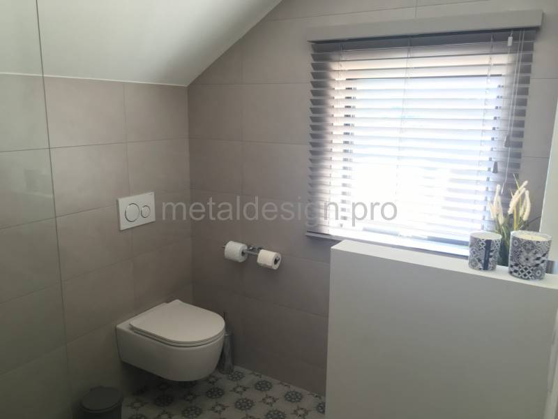 Fabrication et pose de fenêtre de salle de bain en acier à Grimaud dans le Var (83)