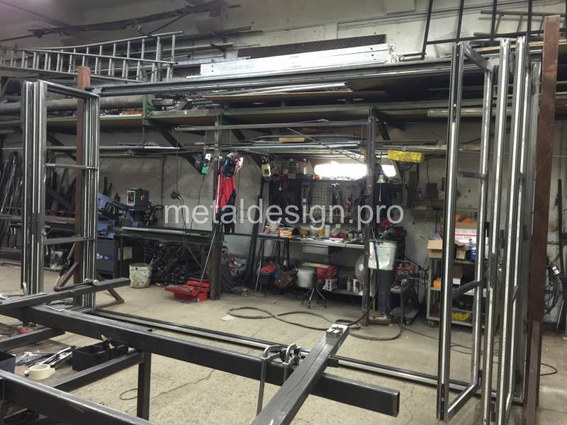Fabriation d'une verrière acier en atelier à Salon de Provence