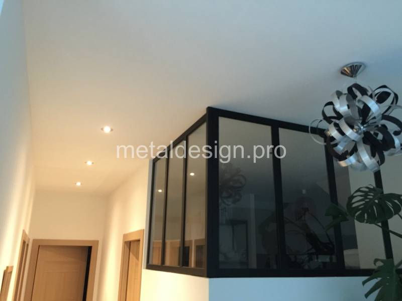 Réalisation d'une verrière intérieur d'angle en acier pour salle d'eau à GRANS 13