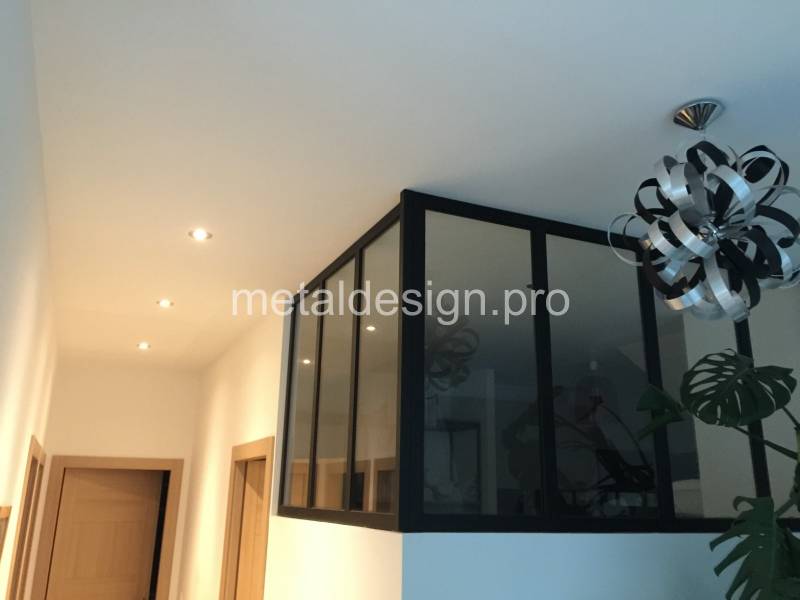 Réalisation d'une verrière intérieur d'angle en acier pour salle d'eau à GRANS 13