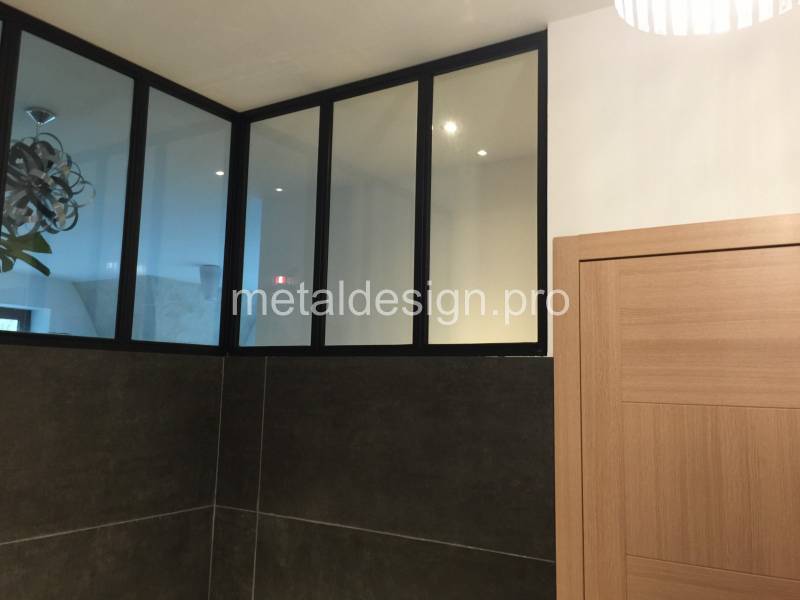 Réalisation d'une verrière intérieur d'angle en acier pour salle d'eau à GRANS 13