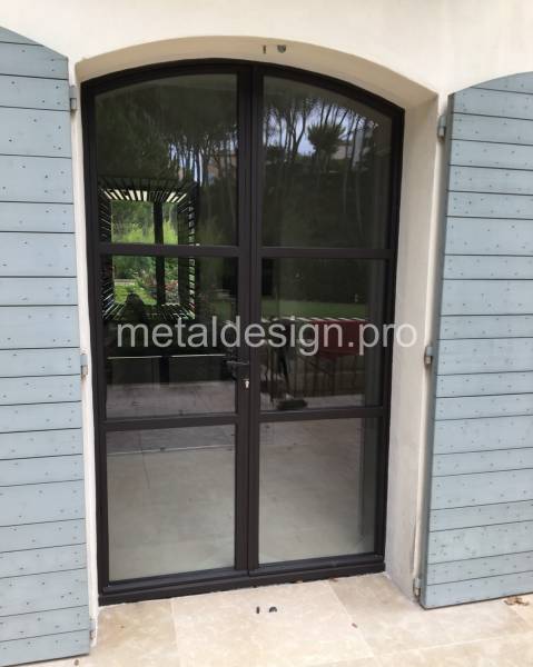 Rénovation de porte fenêtre en acier sur mesure au Village de Pont-Royal 13