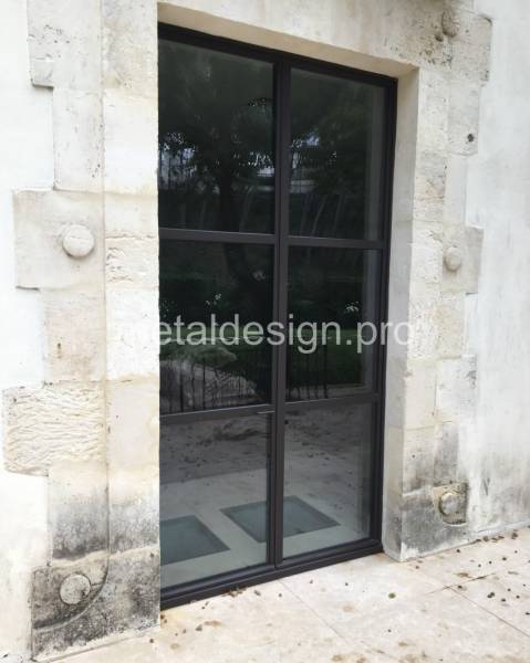 Rénovation de porte fenêtre en acier sur mesure au Village de Pont-Royal 13