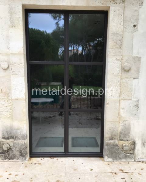 Rénovation de porte fenêtre en acier sur mesure au Village de Pont-Royal 13