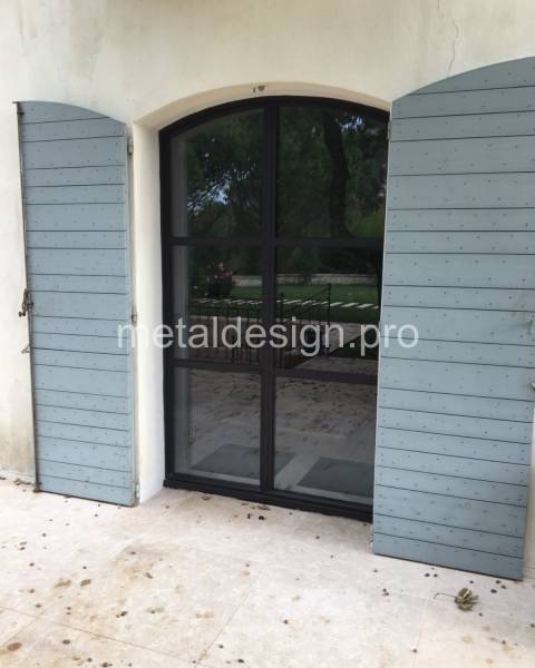 Rénovation de porte fenêtre en acier sur mesure au Village de Pont-Royal 13