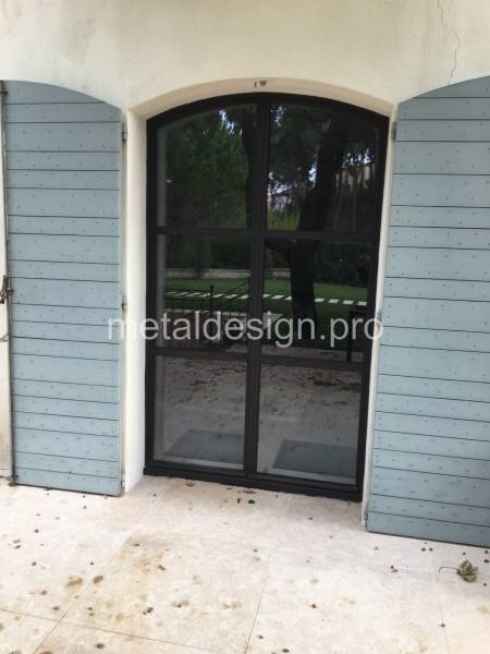 Rénovation de porte fenêtre en acier sur mesure au Village de Pont-Royal 13