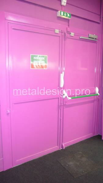 Installation d'une issue de secours dans un magasin proche Toulon