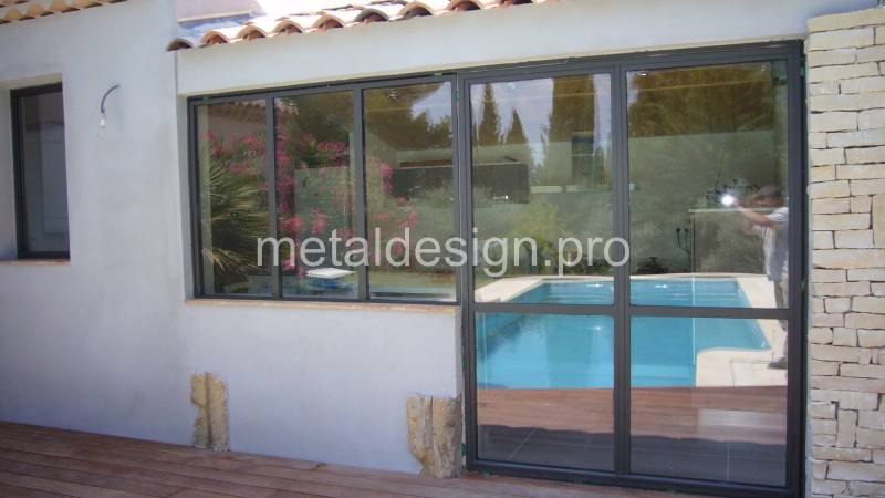 Fabrication et pose d'une baie vitrée sur mesure pour cuisine d'été à Célonie