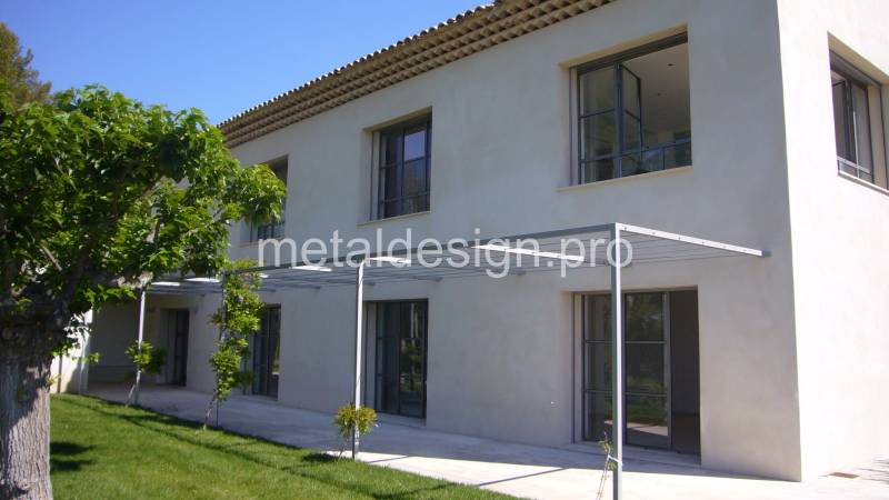 Menuiseries acier sur mesure de qualité supérieur à Puyloubier 13