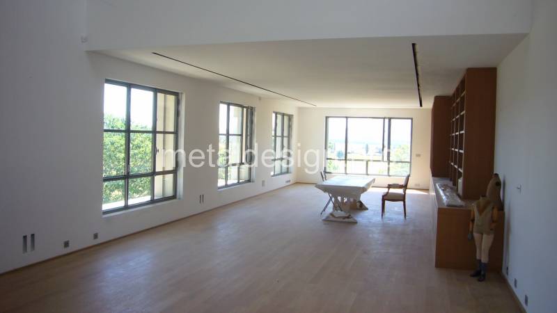 grande fenêtre en acier à rupture de pont thermique