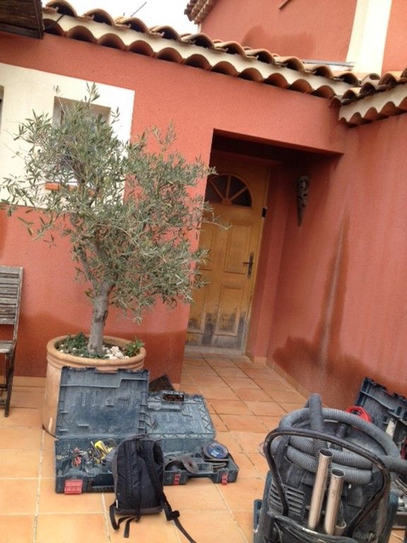 remplacer sa porte en bois à coudoux