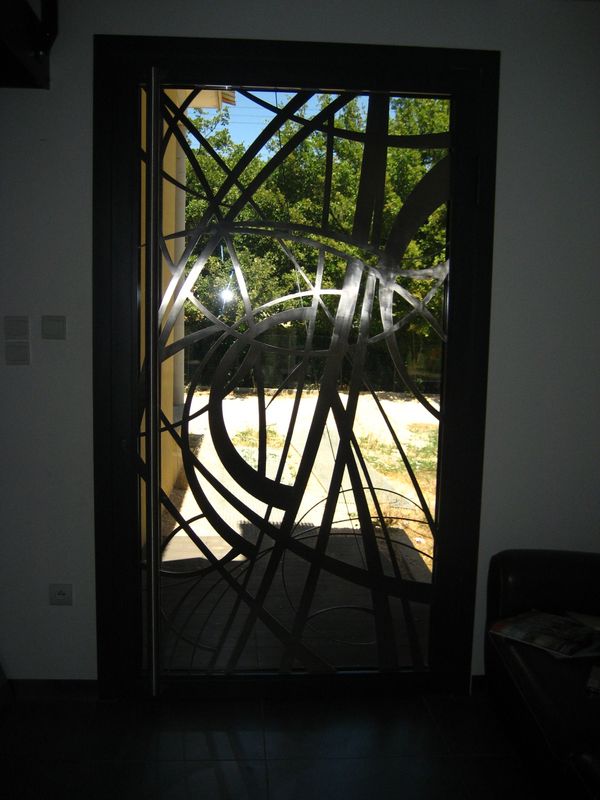 porte d'entrée avec baton de maréchal en inox à Aix en provence 13