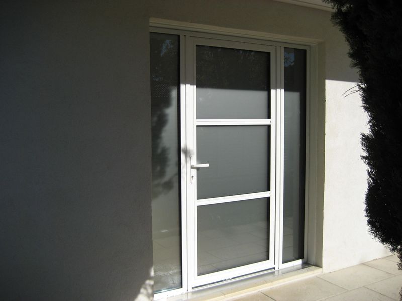 Porte d'entrée K-LINE avec 2 parties laterales fixes